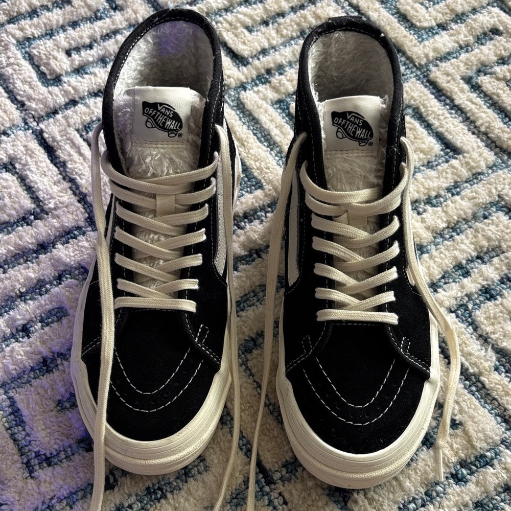 Vans Women’s SK8-HI Sherpa Suede Sentry 'Black White' Size 6.5 - Picture 2 of 8